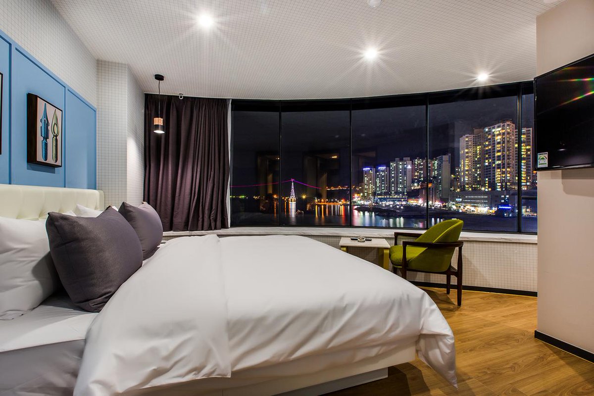 nonnaidii's tweet photo. Brown-Dot hotel ที่พักเกาหลี ปูซาน วิวหลักล้านมากติดชายหาด Songdo เลย ราคาเริ่มต้นหลักร้อย ห้องวิวทะเลในรูปคืนละ 2,000 นิดเอง (นอน2คน) มีมินิมาร์ทติดที่พัก ใกล้สถานี Jagalchi Station ทางออก 2 #รีวิวเกาหลี #รีวิวปูซาน

ลิ้งค์จองในอะโกด้า >> https://t.co/eXrTGn8QaM https://t.co/yhr7btL5uN