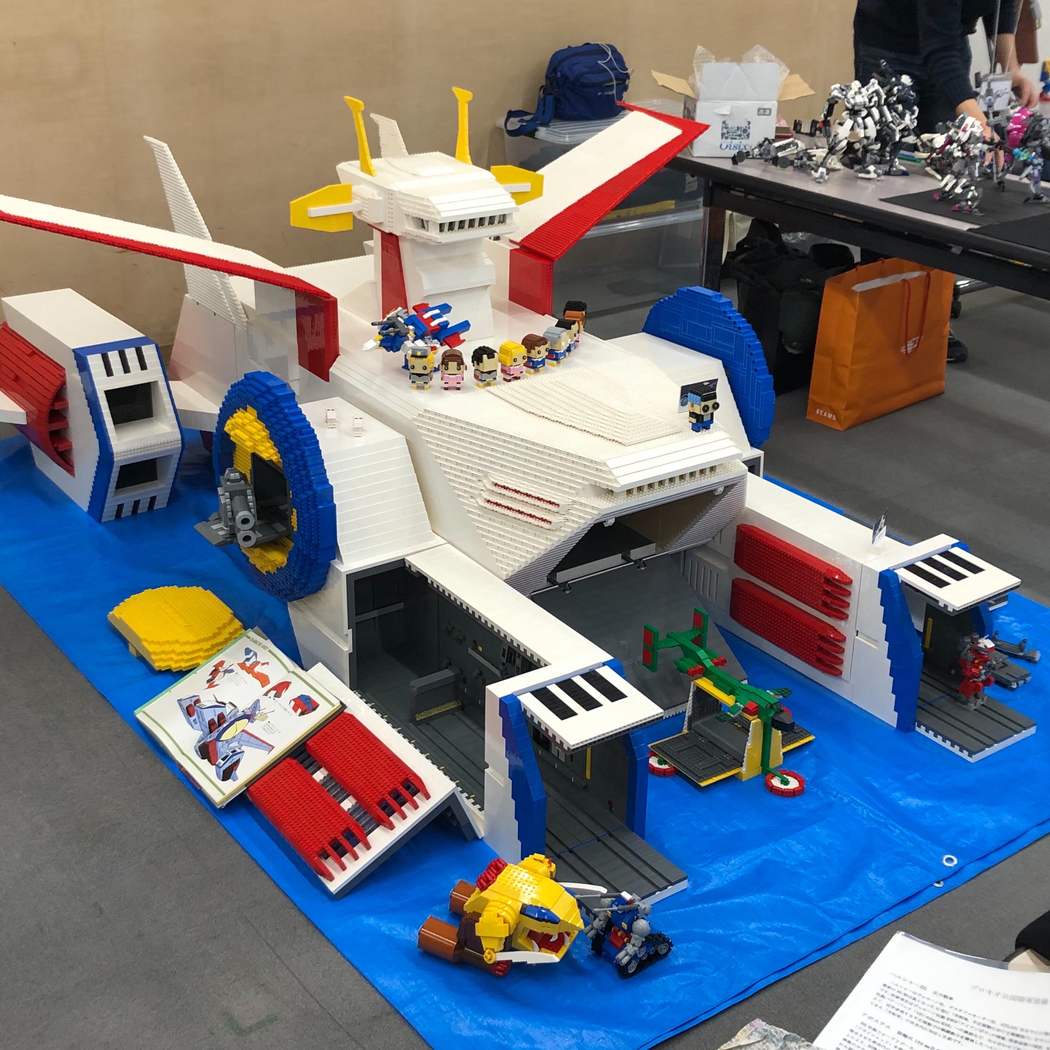 Twitter 上的 くぼっち レゴ ブロック でジャンル問わずこんなものとかあんなものを作っています 1 144サイズやミニフィグ サイズ 車や建物やガンダムやワンピース Lego Block Moc Gundam Whitebase Onepiece Cadillac ガンダム ホワイトベース コア