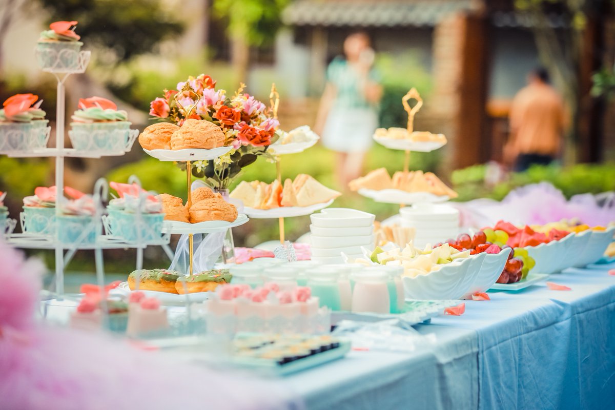 MarriottMNNW's tweet photo. The new year brings new ideas for all things wedding, from invitations to flowers, cocktails to cake...and more! What do you think will be the big trends for 2020? 
#weddingwednesday https://t.co/f75H0ItHKd