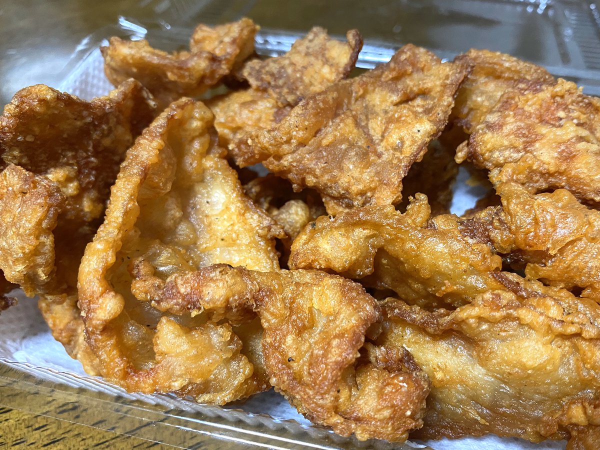 kassouzaru's tweet photo. 48歳のバースデー2日目〜!!(笑)
今夜は自宅で美味しく頂きました☆
#1月28日 #誕生日 #バースデー #馬刺し #霜降り #鶏皮唐揚げ #カツオのたたき #チョコバナナのロールケーキ
#birthday #basashi #shimofuri #katsuonotataki #torikawa #rollcake #cake https://t.co/p3e16ymwQa