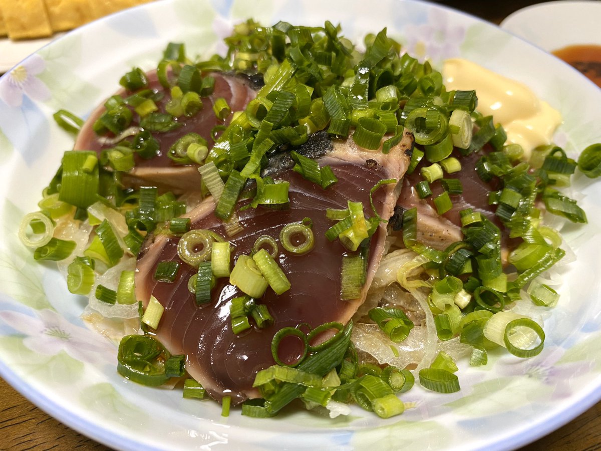 kassouzaru's tweet photo. 48歳のバースデー2日目〜!!(笑)
今夜は自宅で美味しく頂きました☆
#1月28日 #誕生日 #バースデー #馬刺し #霜降り #鶏皮唐揚げ #カツオのたたき #チョコバナナのロールケーキ
#birthday #basashi #shimofuri #katsuonotataki #torikawa #rollcake #cake https://t.co/p3e16ymwQa