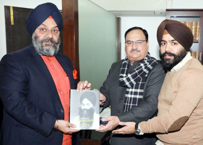 yespunjab's tweet photo. ਦਿੱਲੀ ਵਿੱਚ ਹੈ ਕਿਨ੍ਹਾਂ ਦੀ ਮਦਦ ਕਰਨੀ, ਅਕਾਲੀ ਗਏ ਹਨ ਏਸ ਤੋਂ ਪਾਟ ਮੀਆਂ #JPNada #ManjitGK #Delhi
https://t.co/u7sDQs6XO2 https://t.co/YipnpVqTZT