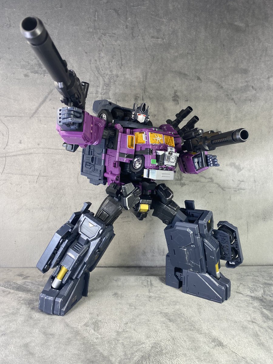 BobbySkullface's tweet image. There’s a method to my madness here, bear with me, but in order to get to tomorrow, we have to get through today. #fanshobby #powerbaser #optimusprime #transformers #3rdparty youtu.be/ieSurqjCV04