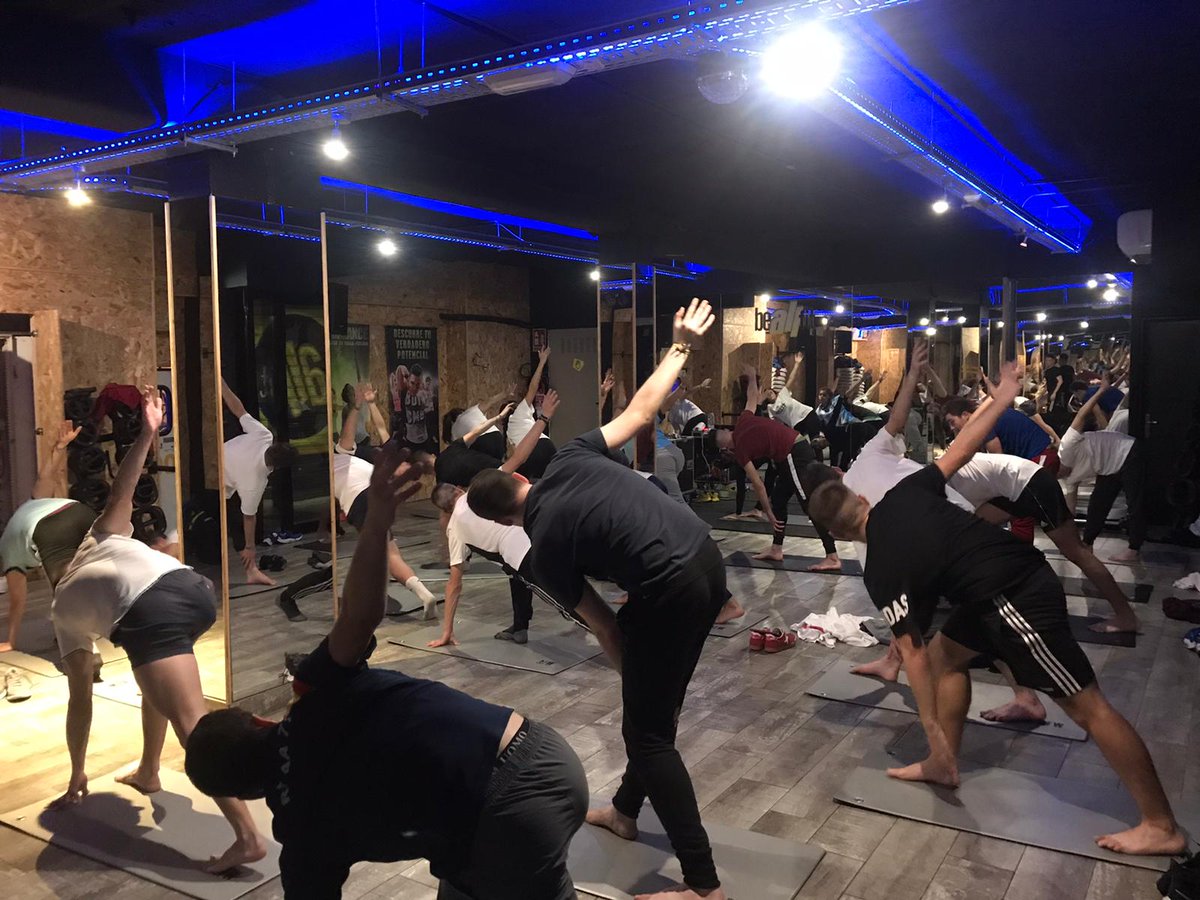CEI_Tartessos's tweet photo. Clase de Bodybalance de los alumnos de Primero de TEAS en @beallfit.
#GSTEAS #GSTAFAD #bodybalance #clasecolectiva #valoracióndelacondiciónfísica #YoCreoEnLaFP #EstudiaFPenCórdoba @centrostafad https://t.co/VanSLHDaG1
