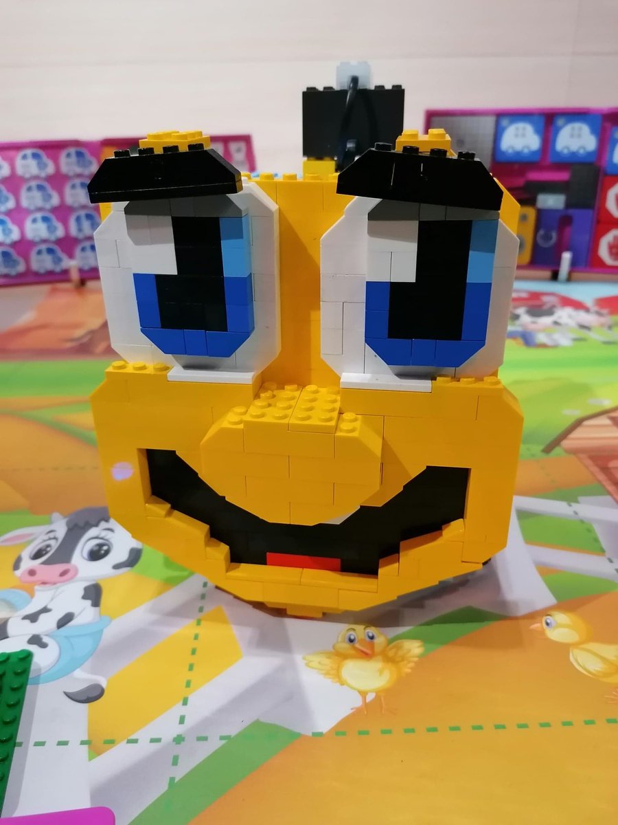 TanuljV's tweet photo. A smiling algobrix robot that is built by the child and then snaps the elements together (on any side / branch) to create the program.
#BETT2020 #London #algobrix https://t.co/cLwO2WsiYF