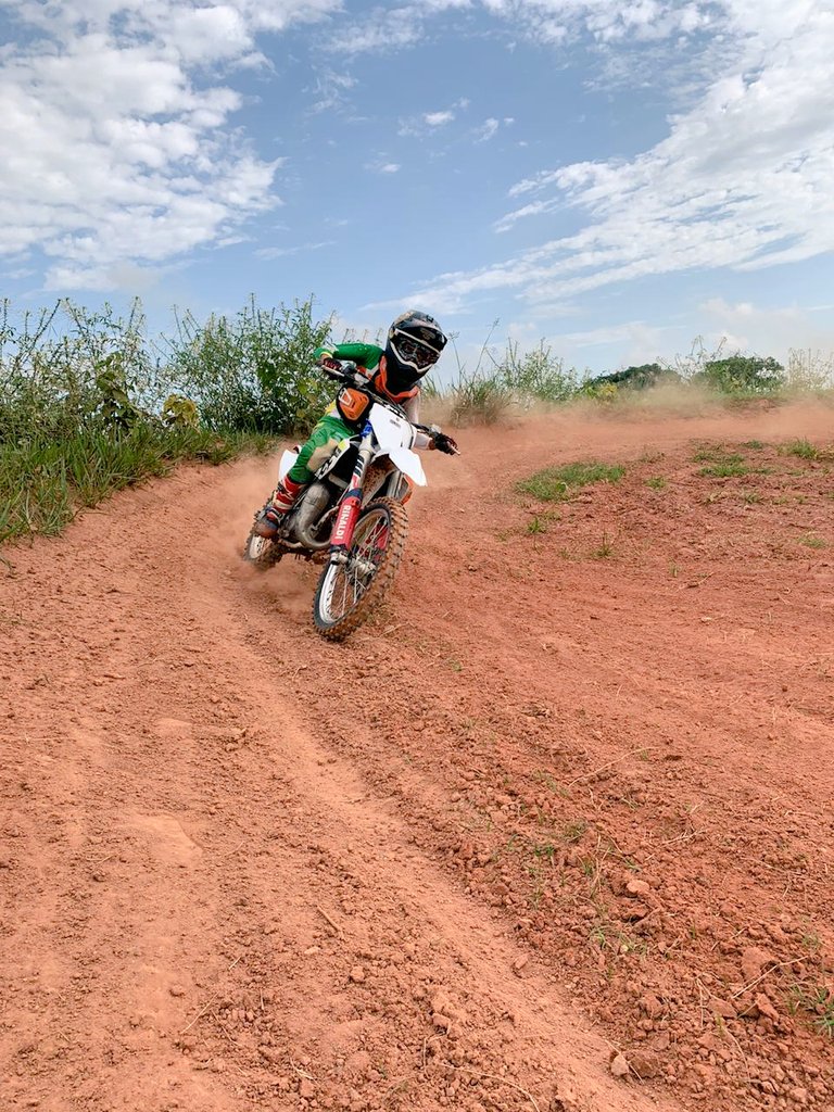 balthazar_breno's tweet photo. Duas fotos do treino de ontem. #brappppp
#huskvarna
#ktm
#222 https://t.co/0fktMY6QYf