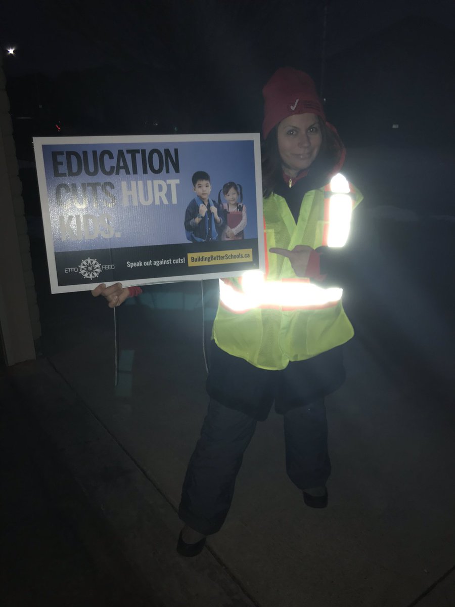 The first line of the Spagnuolo household is off for her picket captain duty. #ETFOstrong #cutshurtkids #unionfamily