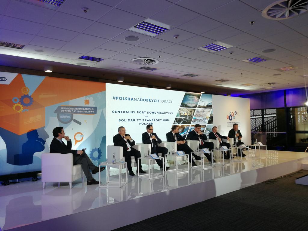 kolej2023's tweet photo. Kongres Rozwoju Kolei. Trwa debata dot. #CPK - największego wyzwania gospodarczego w Polsce. Paneliści dyskutują o roli transportu kolejowego w tym ważnym przedsięwzięciu. https://t.co/vNGvOprivJ