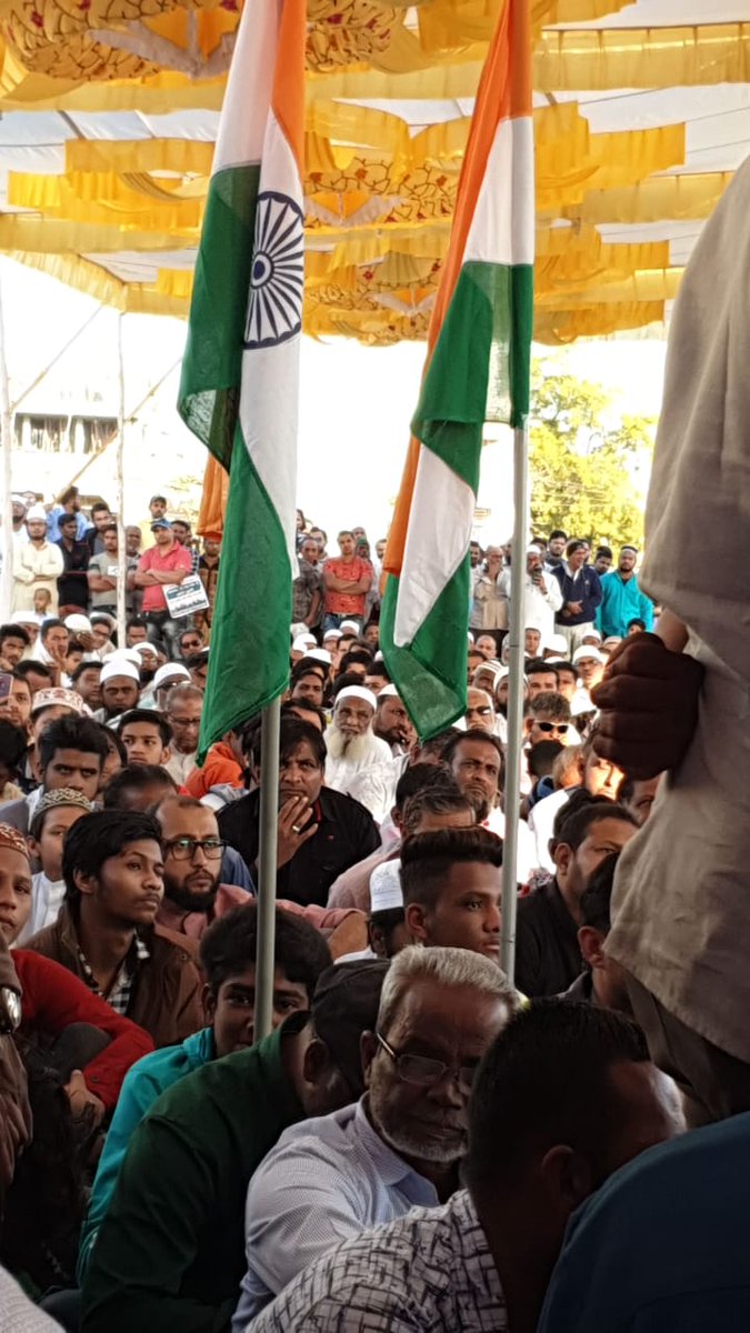 BandiShafakat's tweet photo. मरना ही मुकद्दर है तो फिर लड़ के मरेंगे,
खामोशी से मर जाना मुनासिब नहीं होगा।

#ModasaProtest 
#WorldAgainstCAA_NRC_NPR https://t.co/7xjyu7t1rF