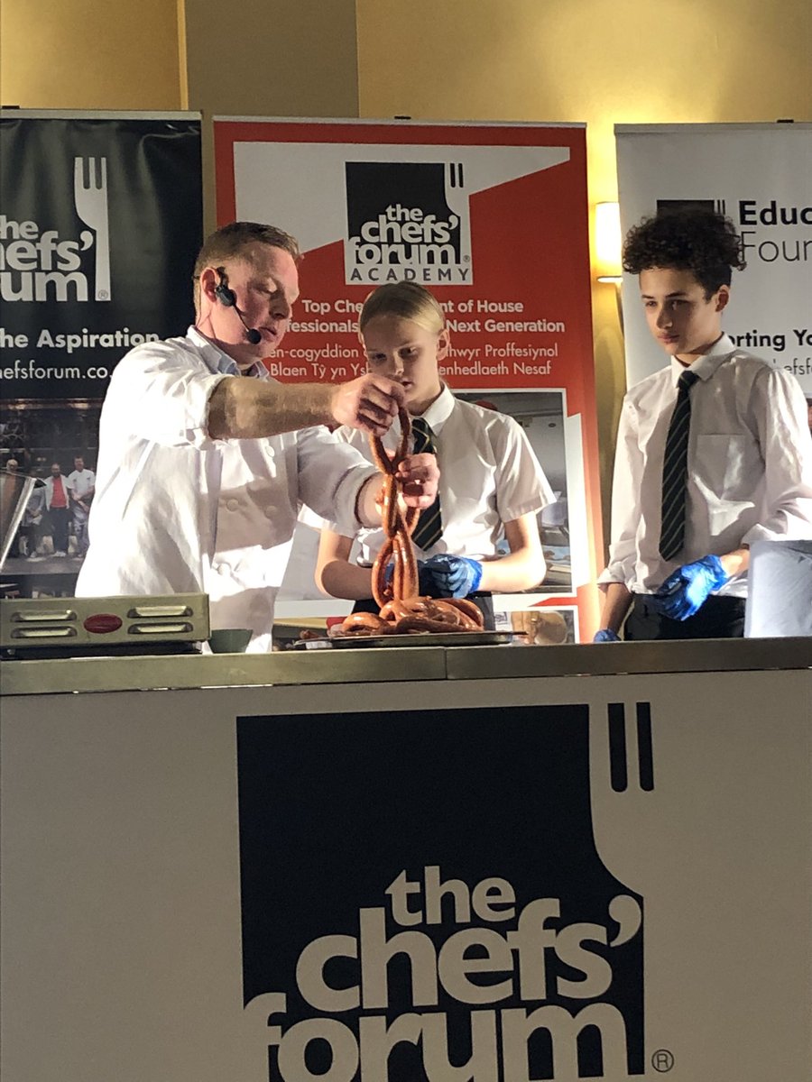 thechefsforum's tweet photo. First up at our @coleggwent #tasterday for local schools @StPierreHotel is sausage making with Sydney the sausage making machine #bangers https://t.co/ndlKggAnFY