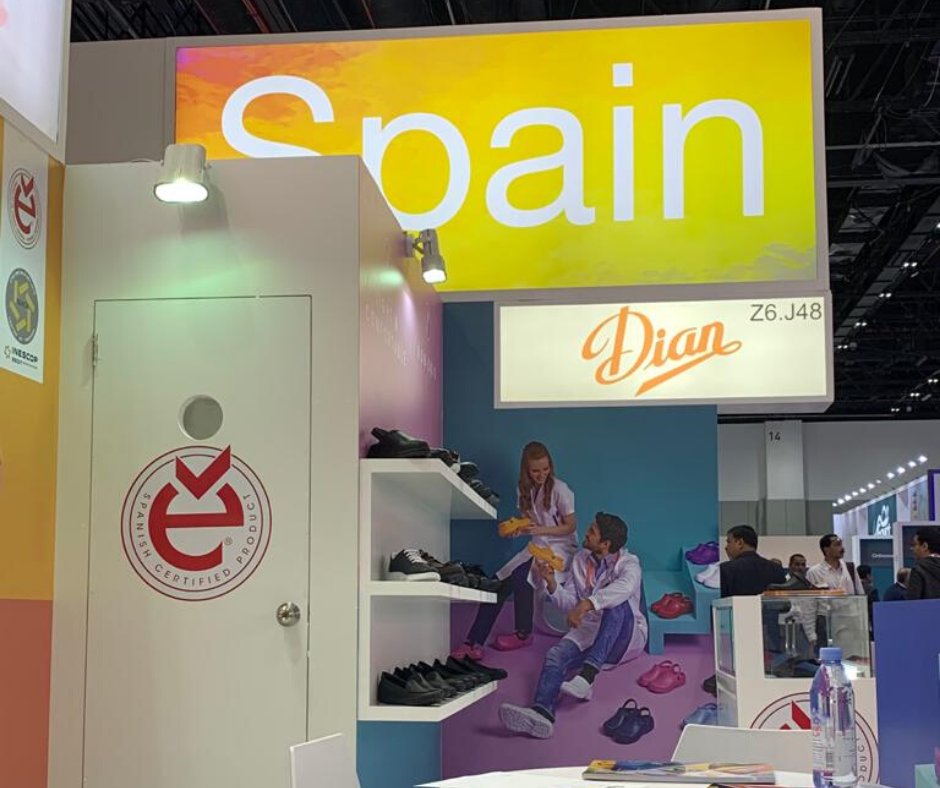 Proyecto_OEC's tweet photo. Viajamos a #ArabHealth con #Dian, expertos en la fabricación de #calzado de trabajo  🛩 ¡Nos encanta acompañar a estos grandes profesionales en la internacionalización de su marca! 🏅 ➡ Empresas #OEC, empresas líder  #feria #empresasoec #certificacion #madeinspain https://t.co/PVDQNVYefF