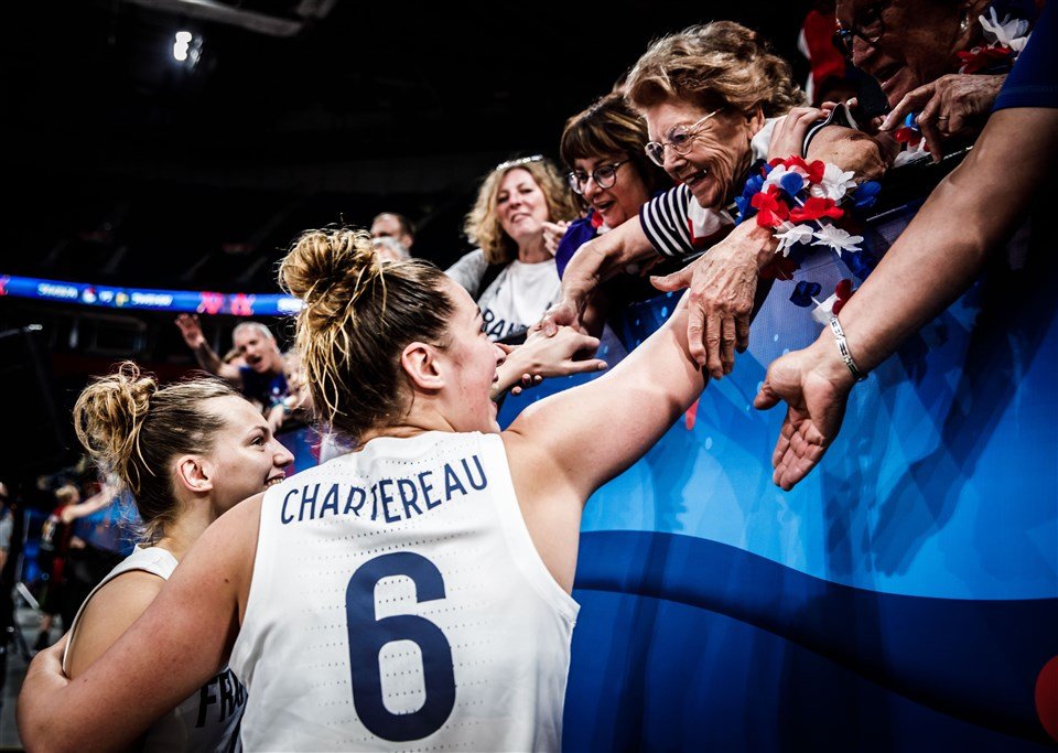 CanalplusBasket's tweet photo. RT+Follow @CanalplusBasket pour tenter de gagner des places pour les matches @FRABasketball (@ffbasketball)  lors du TQO de Basket Féminin à Bourges le 6, 8 et 9 février 🎟️🏀🇫🇷

Jeudi 6/02 20h30 : #FRAAUS 🇦🇺
Samedi 8/02 20h30 : #FRABRE 🇧🇷
Dimanche 9/02 16h30 : #FRAPR 

#FIBAOQT https://t.co/32j1w9XaEy