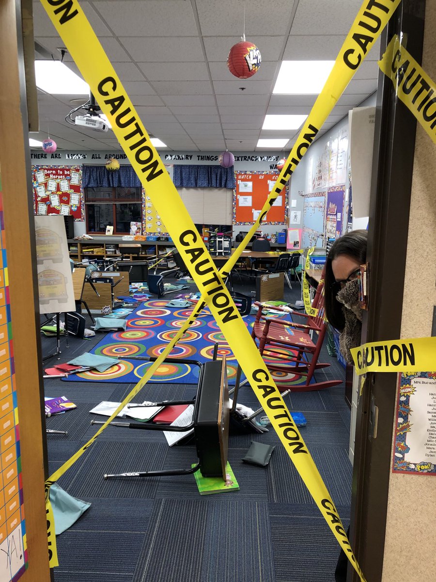 Oh oh! He’s back! #davis2 #drdisarrayisback #ourdesksareyucky #whatsgrowinginsidethosedesks