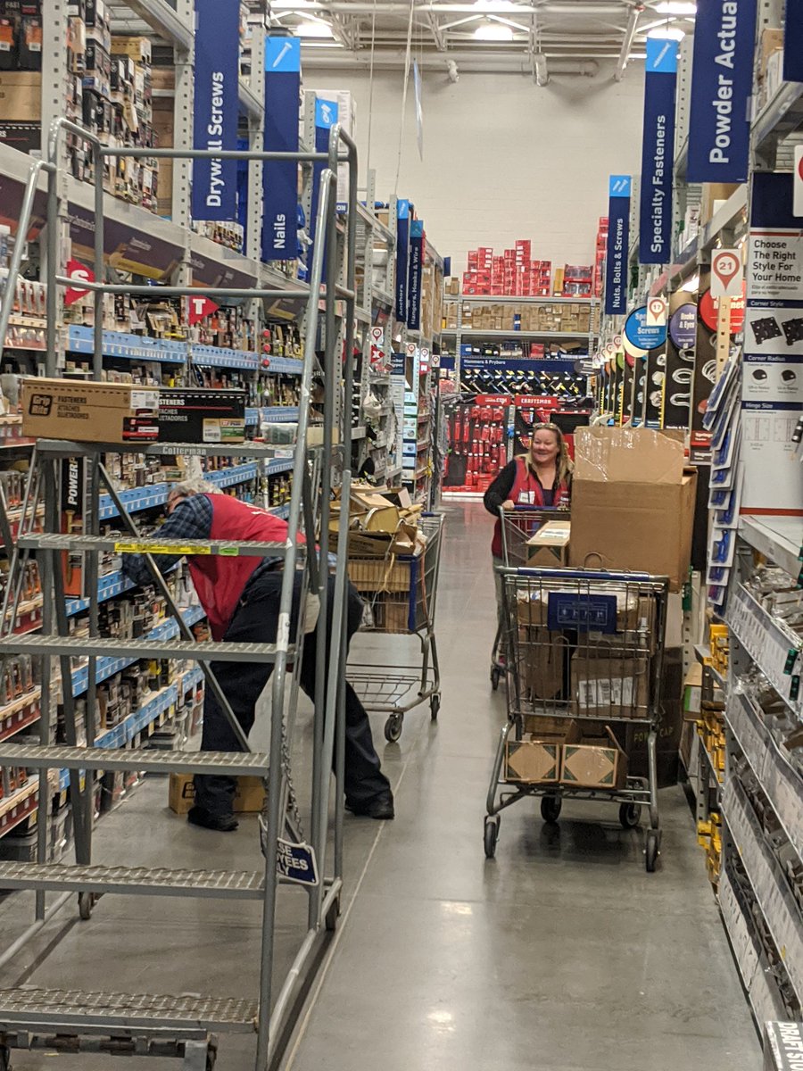 Fishon2612's tweet image. The team doing an amazing job! They forgot to take some pictures, but that's ok, I rather full shelves than pics of trash! Lol 😂🤣🤭 #cardboardchallenge #fastners #instocks  #nailsandscrews @rysmith2921