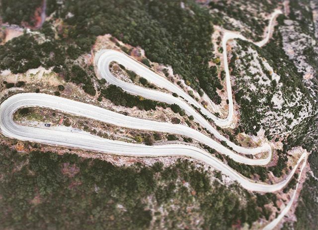 #taygetos #panorama #5streets #dromos #street #instastreet #aerial #dronephoto #drone #mavic #mountain #road #travel #greece #longroad #instadaily #dronedaily ift.tt/36xA84Z