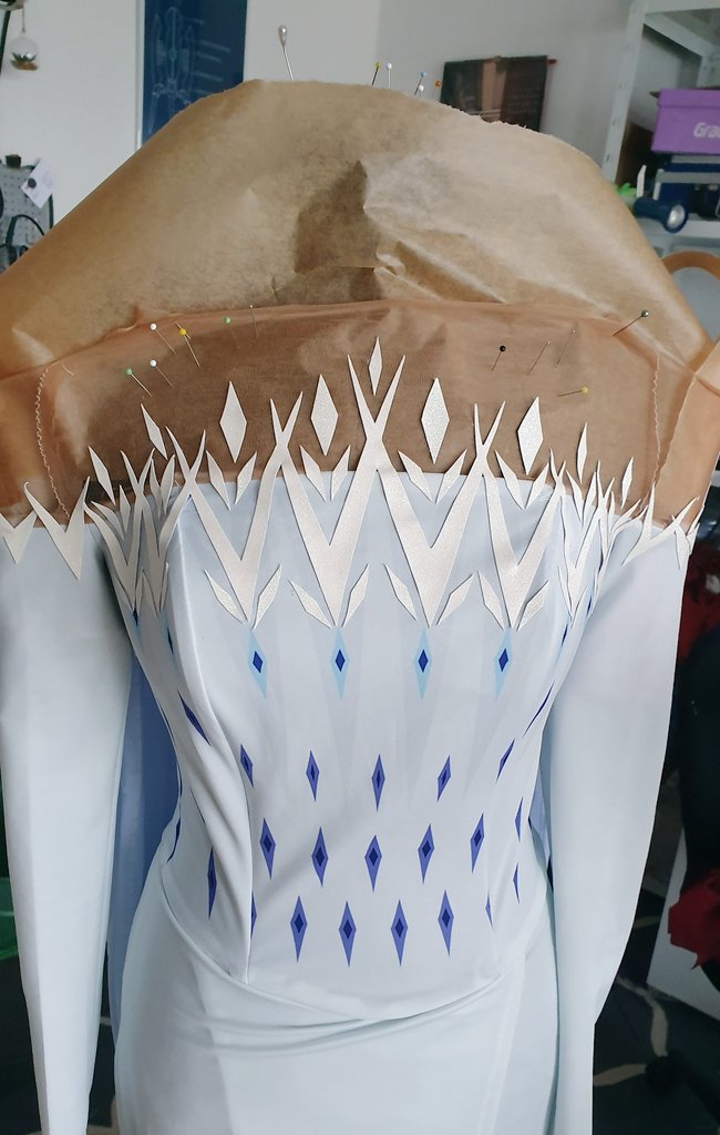 cf_cosplay's tweet photo. I'm now high on fabric glue.
And of course I totally underestimated the amount of time I need to cut out like 100 pieces from glitter fabric π
#ProjectElsa https://t.co/4btE0aPKke