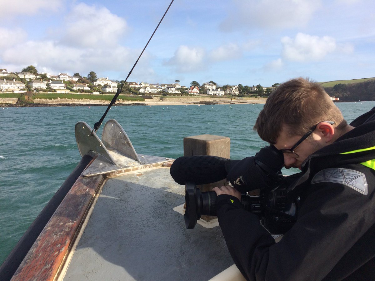 Trustairdropbot's tweet photo. Coming into St Mawes ⁦@StewPiper⁩ is looking for Dolphins https://t.co/U3K8xllLke