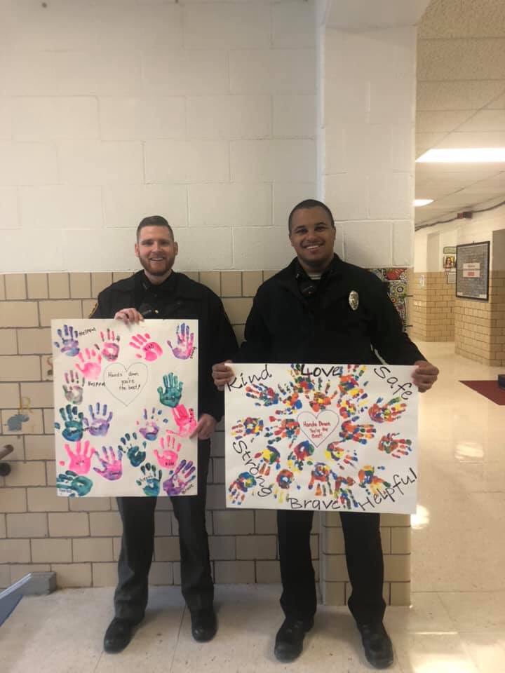 Hebron Elementary Kindness Challenge showing gratitude for our police officers. Hands down, they are the best!  @Lakewood_HEBRON <a href="/lakewoodlocalsd/">Lakewood Local Schools</a>