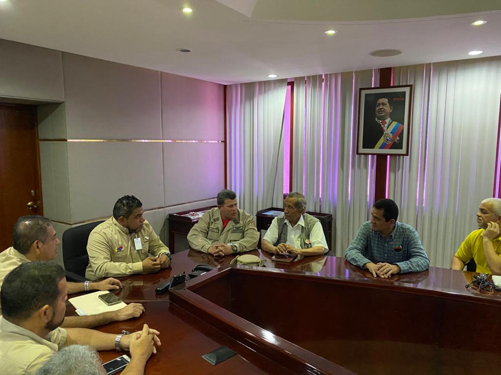 MpppstBol's tweet photo. Cumpliendo instrucción del Presidente @NicolasMaduro, en el gran encuentro de los CPTT en Caracas. #Hoymiércoles 29/01/2020 se desarrolló reunión del estado mayor de los CPTT en el Estado Bolivar, coordinando las actividades de entrenamiento y adiestramiento en M.T.R. https://t.co/aThtl4aWlO