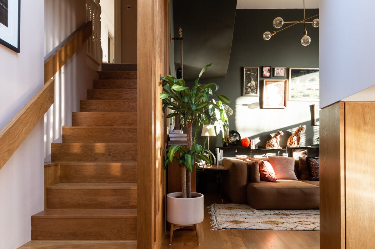 Londra’da modern Viktoryan tarzında bir evin iç dizaynı.