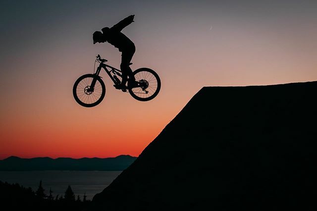 remigauvinmtb's tweet image. If ET spread his wings to fly.☝🏼🌄 @raceface
PC @ridegradient ift.tt/2RBGjjZ