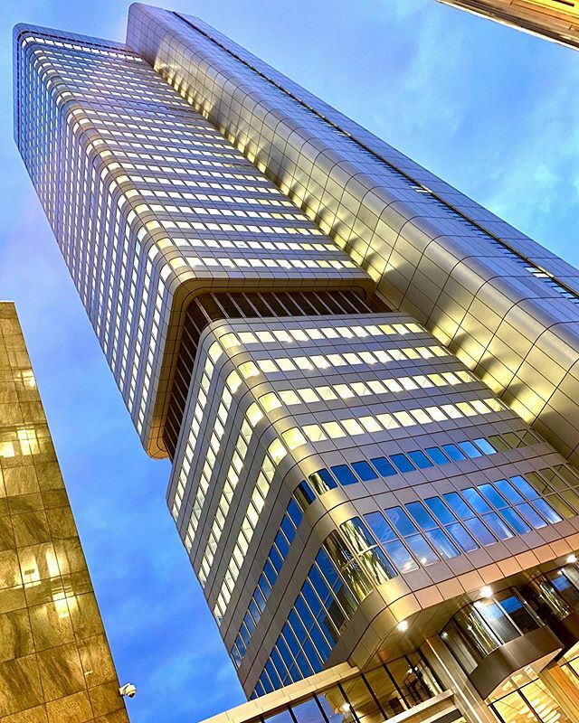 SaxoTom's tweet photo. #skyscraper #skyscrapers #Silbertower #silberturm #silberturmfrankfurt #frankfurt #frankfurtammain #architecture #architecturephotography #architecturelovers https://t.co/9JUxxFDbSw