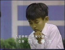 今でも変わっていない？羽生先生が将棋を指していて考え込む仕草が子供の頃と今でも一緒www