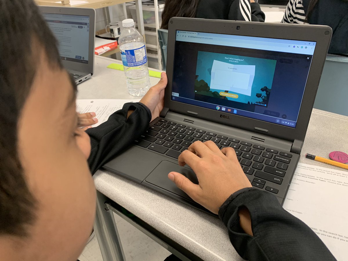 EugeneUyeda's tweet photo. Today on #BellLetsTalk day, 7A explores the many resources available on the Kids Help Phone website. @MountainashPS https://t.co/qJWtv55Psa