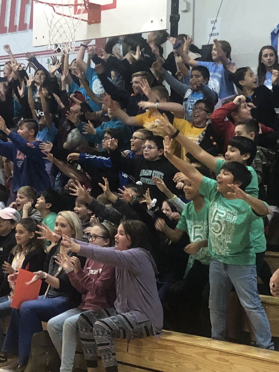 jggomezsr's tweet photo. Principal Dr. Watson did a great job “firing up” his incoming class of 6th graders! Great job staff welcoming the new class! #Hays2020 #100PercentHaysCisd #GoDMS https://t.co/RlYwlYVzWP