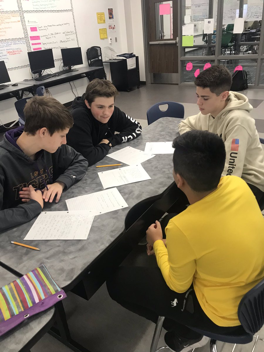 NicoleP32722032's tweet photo. Students are discussing Ethical standards as it pertains to Internal Conflict. #Hofius #SOARinginto2020 https://t.co/ypNk4Pil3f