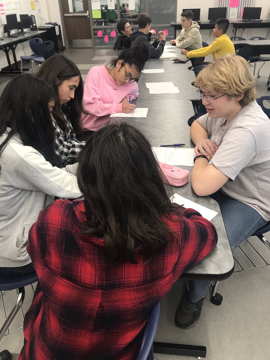 NicoleP32722032's tweet photo. Students are discussing Ethical standards as it pertains to Internal Conflict. #Hofius #SOARinginto2020 https://t.co/ypNk4Pil3f