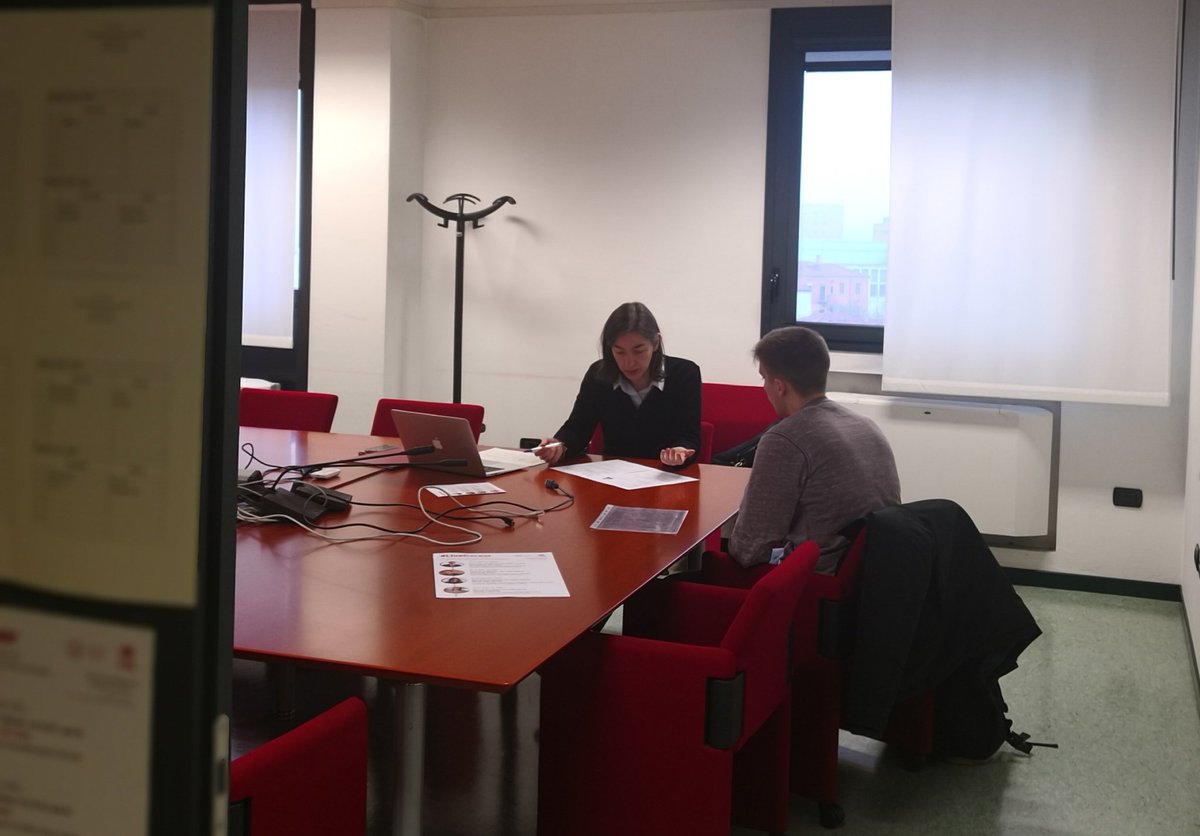 dSEA_Unipd's tweet photo. Gli studenti di Economia #TrEC si 'allenano' con i docenti e con lo staff #dSEA per prepararsi al colloquio con le aziende. 
A partire dal CV e dalle proprie capacità comunicative.
#softskills  #CVday #communicationskill https://t.co/cjr6spp7QK