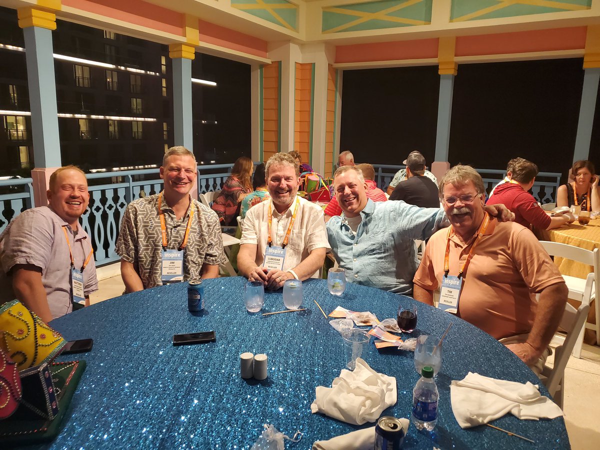 OracleFoodBev's tweet photo. The #OracleFoodBev team had a successful stay in the beautiful #Bahamas for #RSPAInspire @InsideRSPA @timpin29 #restauranttech https://t.co/iH7WNmkScC