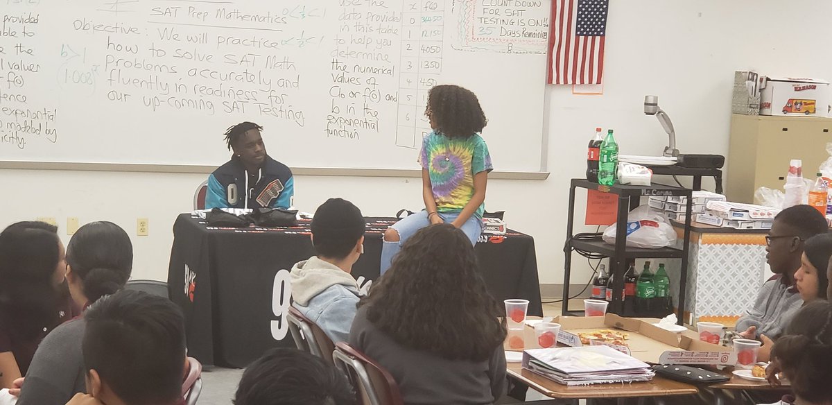 pdavis1169's tweet photo. Thank you 93 WKYS and Yung Manny for supporting our 10th grade 3.5-4.0 GPA scholars! Bacon Bear you ROCK! #bladerising @Prin_AMahoney @HSAssocSupt @colemanpgcps @CoachKHolden14 https://t.co/xPNokVtXCN