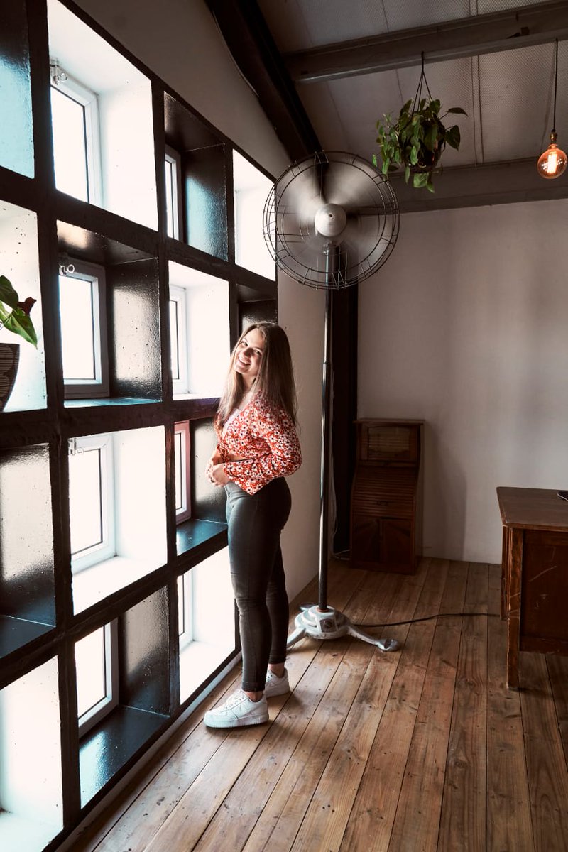 hunter_tayla's tweet photo. A smiley photo because my debut single 'Untouchable' is being released in 2 days!! a little challenge for everyone who sees this: comment as many emojis as you can!! 💗
(swipe to see a little behind the scenes of this photoshoot 👀) https://t.co/P5N1R8wpK0