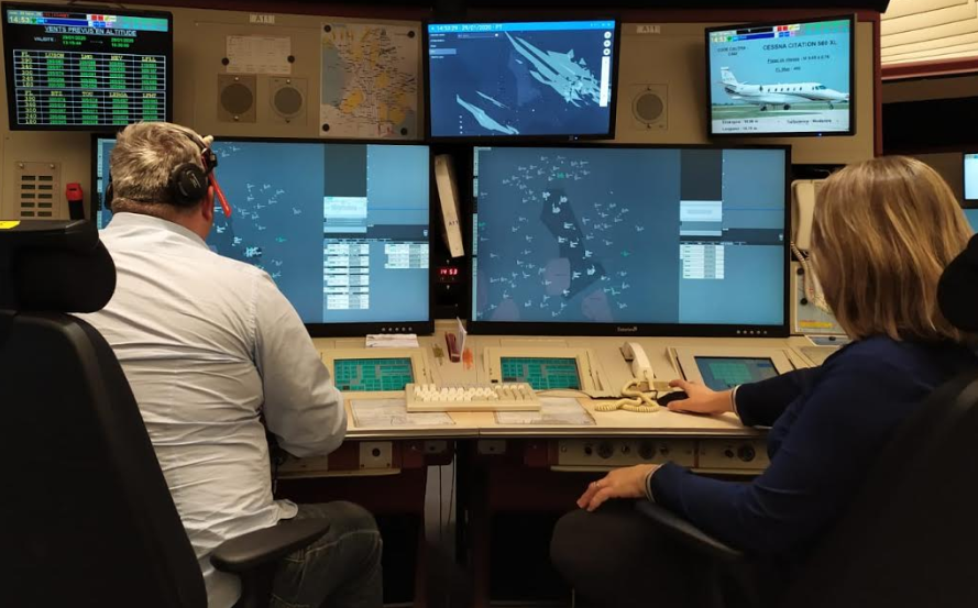 Today Bordeaux ACC is the first operational center to use  ADSB from <a href="/OpenSkyNetwork/">OpenSky Network</a> in 4ME tool . This new <a href="/DSNA_Off/">DSNA Off</a> partnership allows  an easy and direct access  to flight details from our MAP service. (v 2.3.3)
Congrats for this  great implementation and #teamwork  !