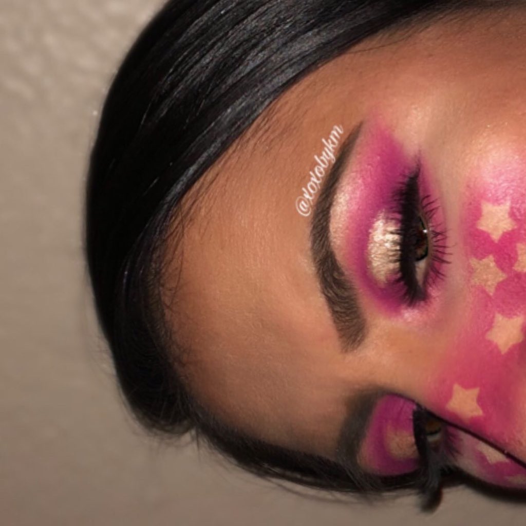 xoxobykm's tweet photo. Close Up &amp; Full Face ✨

PRODUCTS:
@bhcosmetics Take Me Back To Brazil palette
@nyxcosmetics Ultimate Color palette
@ABHcosmetics Dipbrow Pomade in Medium Brown 
@maybelline Fit Me liquid  foundation #220
@wetnwildbeauty Contour palette in Dulce de Leche
#haloeyemakeup #latinamua https://t.co/6UwqYCxO5Y