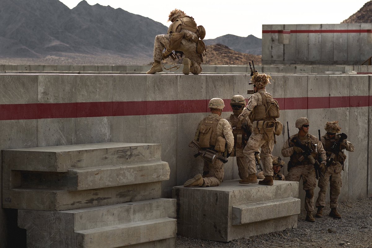 MCAGCC29Palms's tweet image. U.S. Marines with 1st Battalion, 3rd Marine Regiment, 3rd Marine Division, #detonate a charge, #secure doorways, and #scale up walls during Integrated Training Exercise (ITX) 2-20