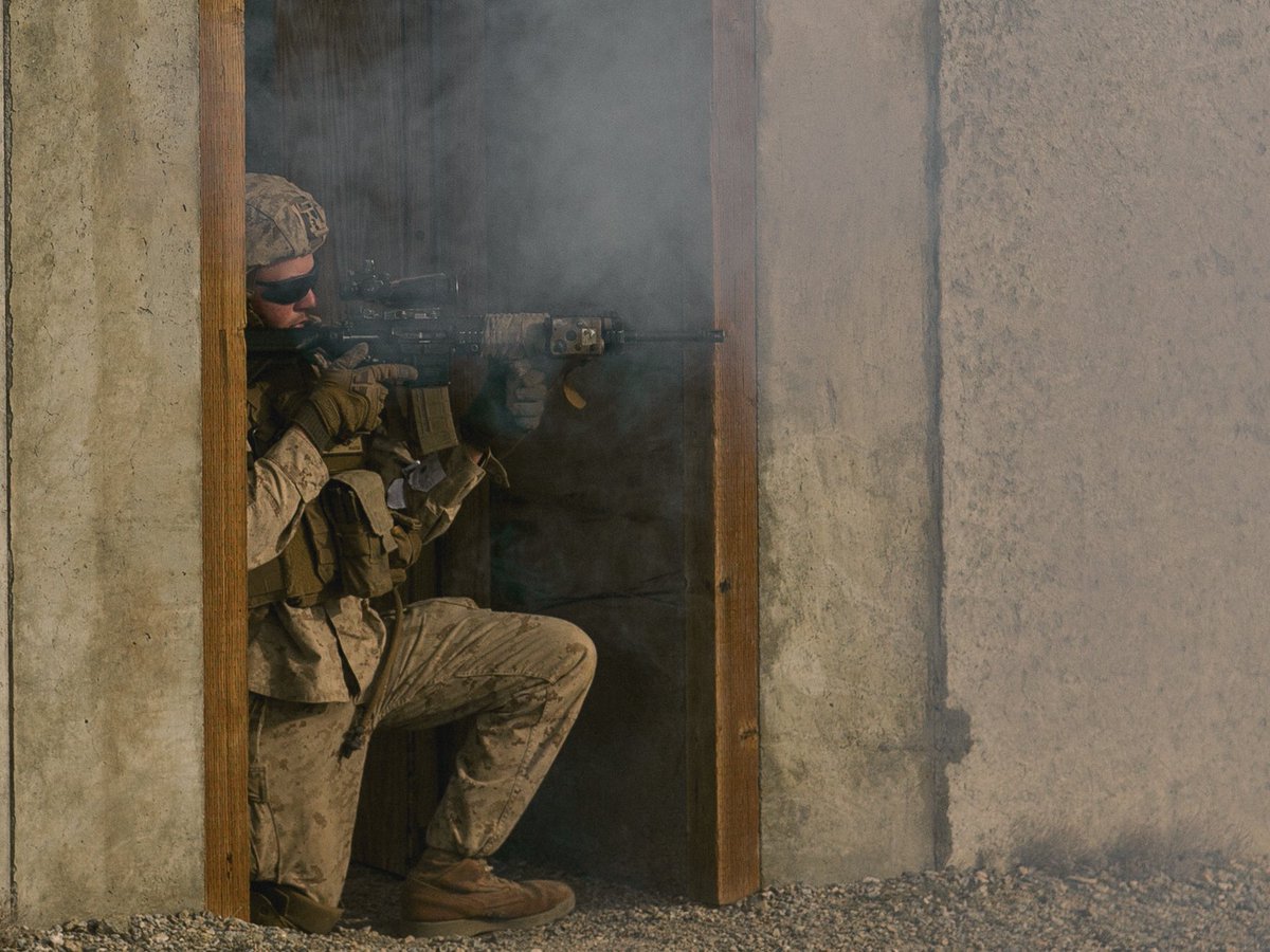 MCAGCC29Palms's tweet image. U.S. Marines with 1st Battalion, 3rd Marine Regiment, 3rd Marine Division, #detonate a charge, #secure doorways, and #scale up walls during Integrated Training Exercise (ITX) 2-20