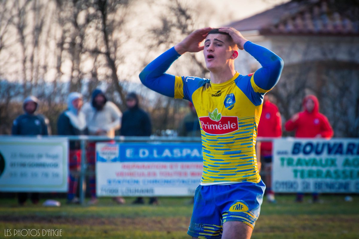 jo_bouvard's tweet photo. Quand tu passe trois heures à la buvette et que tu décide d’aller à la réception et qu’il n’y a plus rien @rugbyamateurfr @LeRugbynistere https://t.co/VqBlMzdH7B