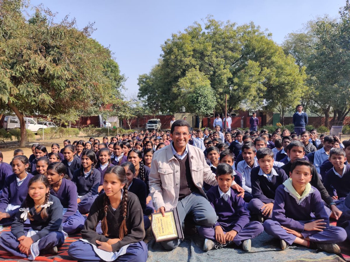 drriteshmalik's tweet image. It was an honour to launch Haryana's first digital govt school by @Muskaan_Dreams :) @innov8cowork #oyoworkspaces