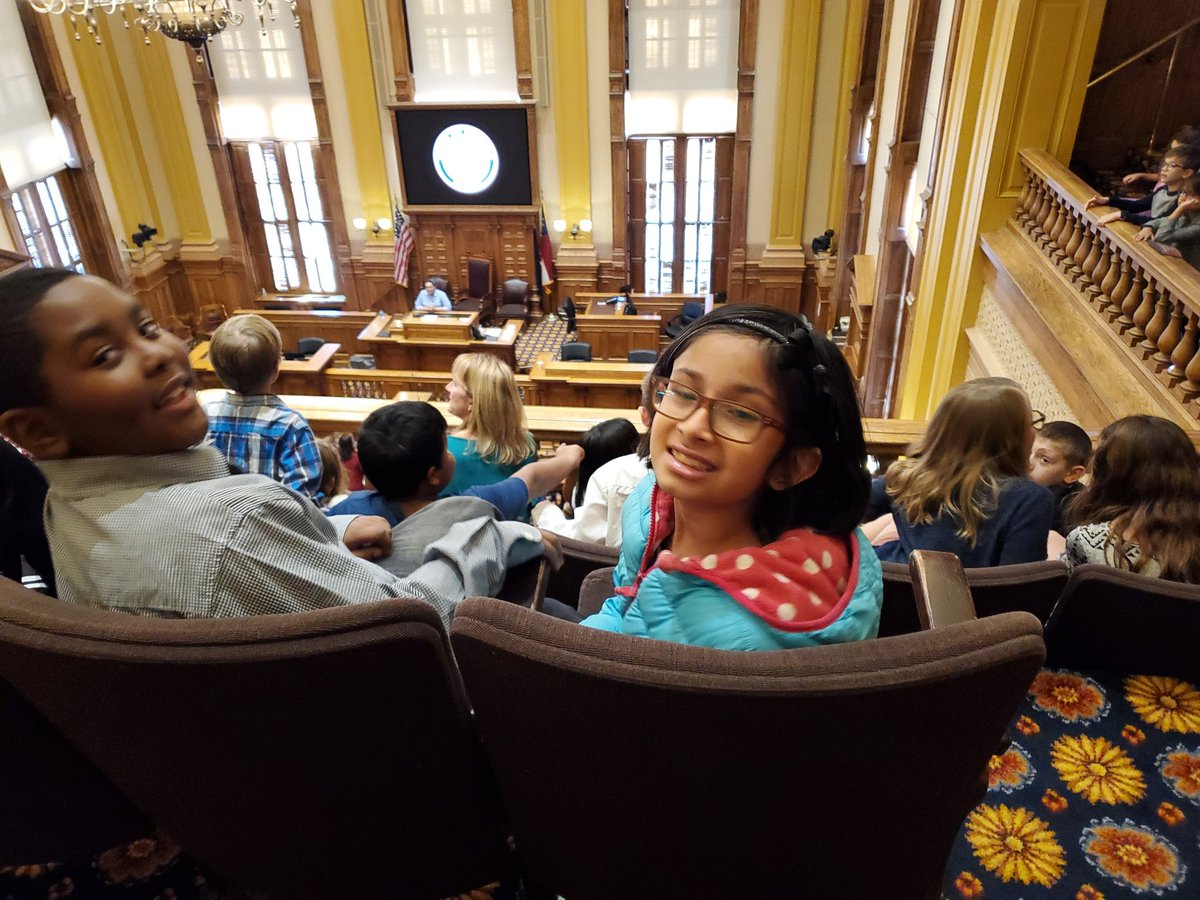 Robyn7088's tweet photo. Great time at the State Capitol today on our 3rd grade field trip. #sharonstrong https://t.co/Hrjx9m2idE
