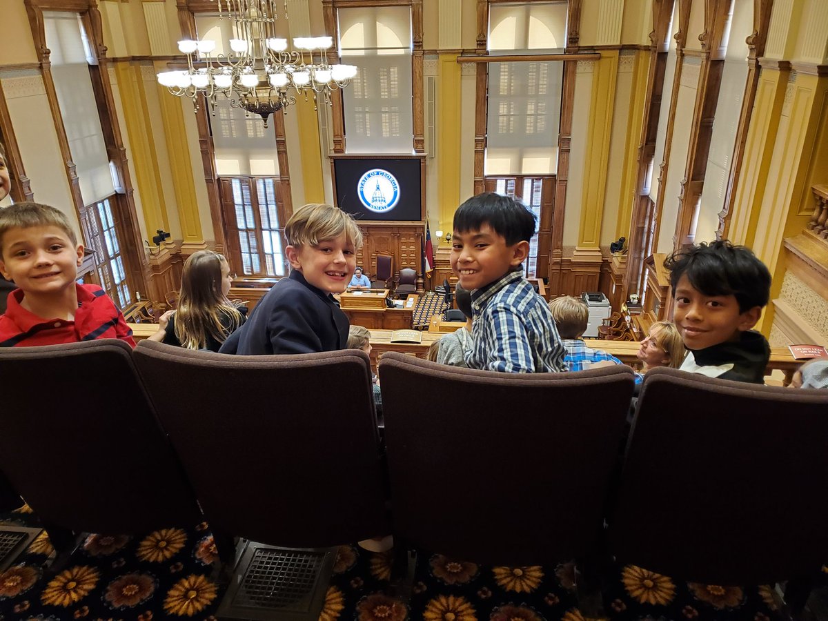 Robyn7088's tweet photo. Great time at the State Capitol today on our 3rd grade field trip. #sharonstrong https://t.co/Hrjx9m2idE