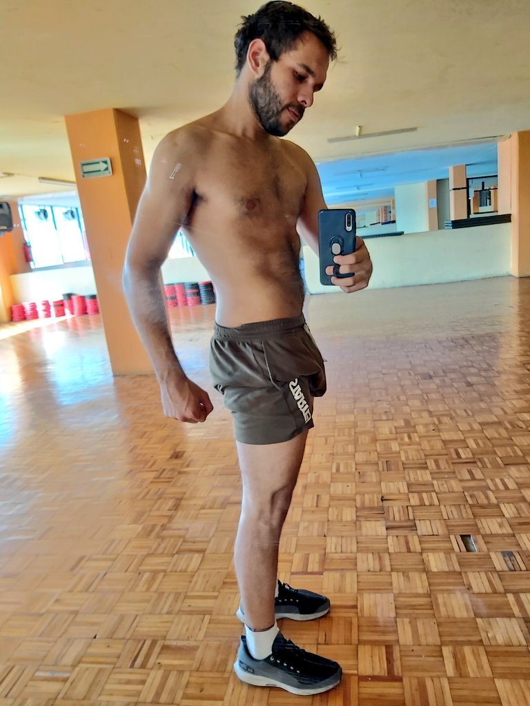 RVenexican's tweet photo. Días 12:
-Clase de Body Combat
-Entrenamiento circuito UP espalda + hombros 4x15
-Abdominales 6x40

#Gym #motivation #fitness #Challenger #CDMX #Mexico https://t.co/Y6qPXtHfmB