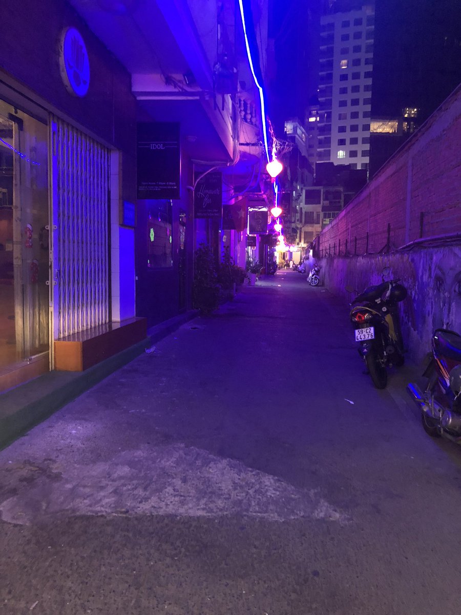 1965takenyanko's tweet photo. テト休暇最終日。夕食難民のため市内へ。結構お店開いてる。
悩み抜いて一燈。濃厚魚介ラーメン卵乗せ。ご飯が食べたくて、チャーシュー丼追加。うまいわ😋
1月単月でスタンプ10個獲得。"1 FREE Noodles"って、どの種類でもOKとのことで驚き😅特製でもいいから嬉しい。
#ホーチミン
#lethanton
#一燈 https://t.co/uQvg48sPLQ