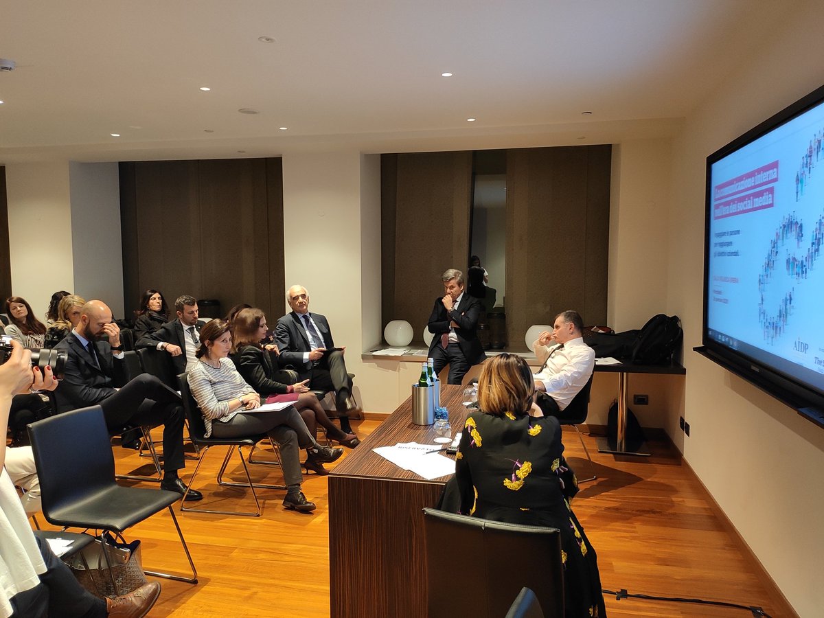 The_StoryGroup's tweet photo. Momento di #confronto tra relatori e platea #HR #intcomm https://t.co/i46Qfk8ChX