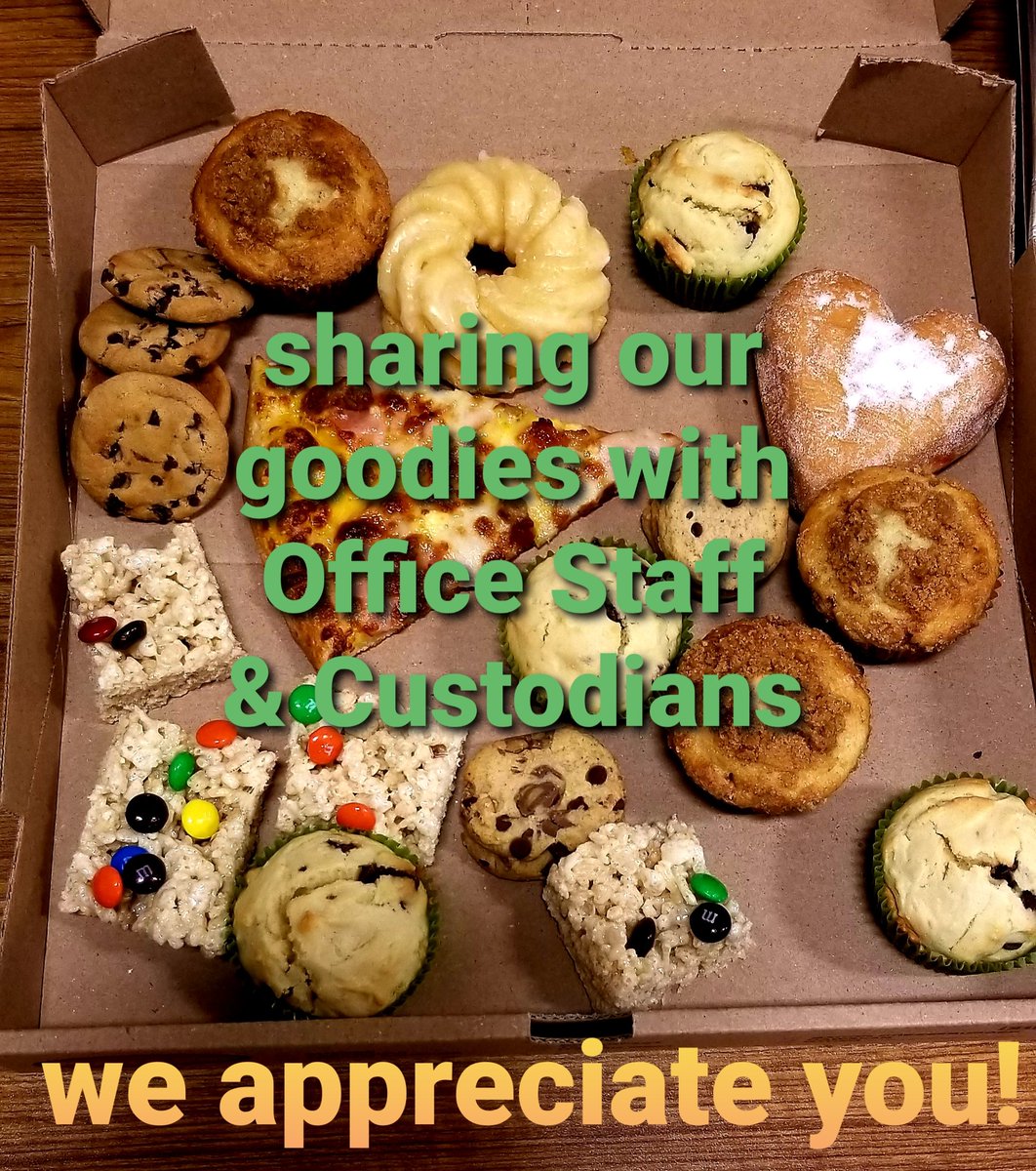 CoachKoffron's tweet photo. Last @NWJHTrojans 🏀 Practice
Teams that eat together 🍴
Support eachother 💚
I love team "parties" that are potlucks bc opportunity to share ethnic foods
Wearing @SouthEastJHIC apparel to remind us that we love both schools & character is bigger than the score #ICpositivity https://t.co/wobulAZIqd