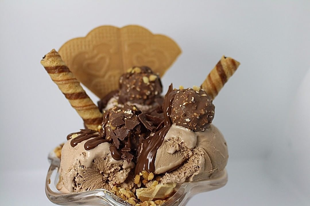 The weather may not be nice but this sundae is definitely worth braving the elements for. Or you could just order online!

#dessert #food #foodie #instafood #foodporn #yummy #yum #delicious #sweet #instagood #sweettooth #sweets #desserts #dessertporn #feedfeed #tasty #eeeeeats