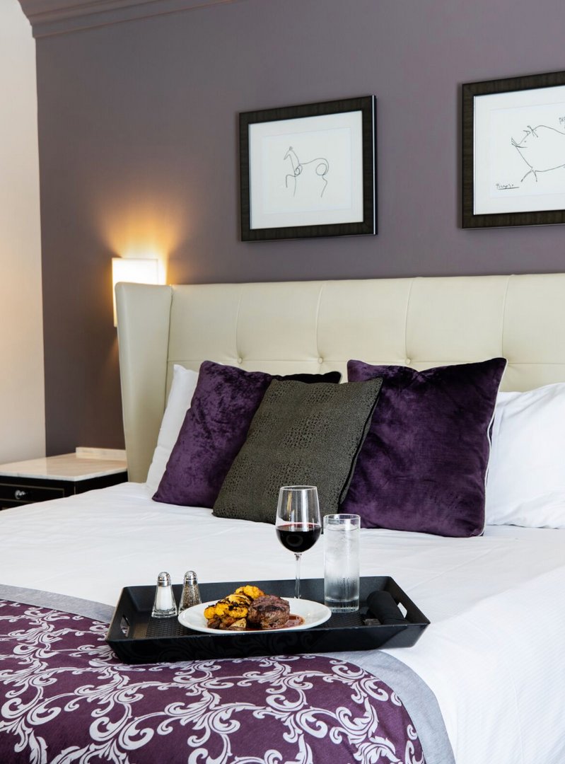 AmbassadorKCMO's tweet photo. Thanks to @ReserveKCMO being right in the hotel, we can deliver amazing food right to your room. Just check out the room service menu and we'll bring your meal up. #DineReserve #StayAmbassador https://t.co/59tWOolJLT