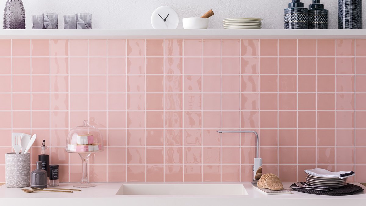 Grid tiles are an upcoming trend for 2020 that work in the kitchen or bathroom. Make a statement with a strong colour and contrasting grout
#Wednesdaywisdom #tile #tiledesign #tiling #showertiling #tileinstallation #bathroomtiling #kitchentiles #kitchensplashback #bathroomstyling